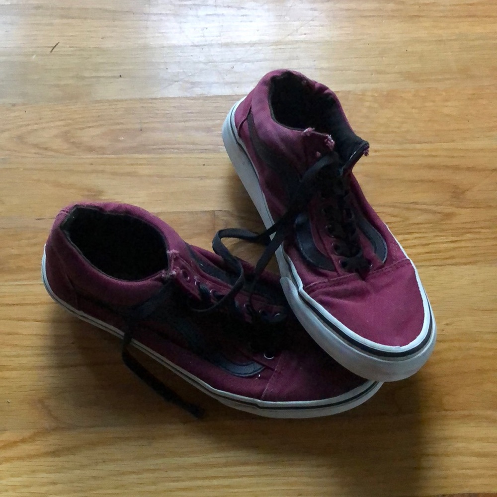 vans low tops (maroon)
